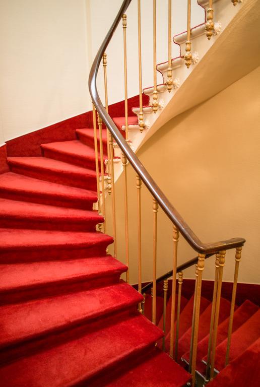 Hotel Fiat Paris Bagian luar foto