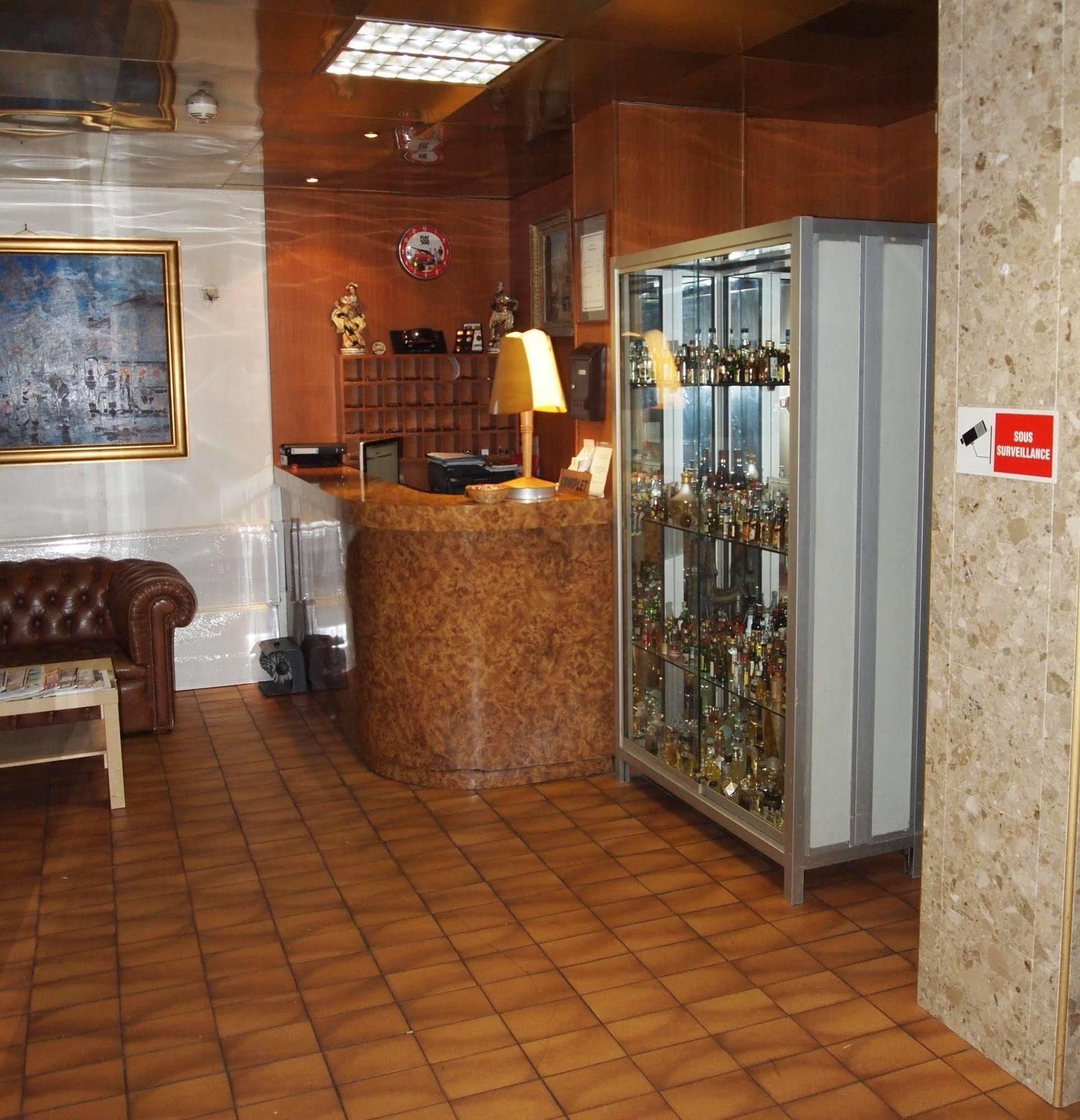 Hotel Fiat Paris Bagian luar foto