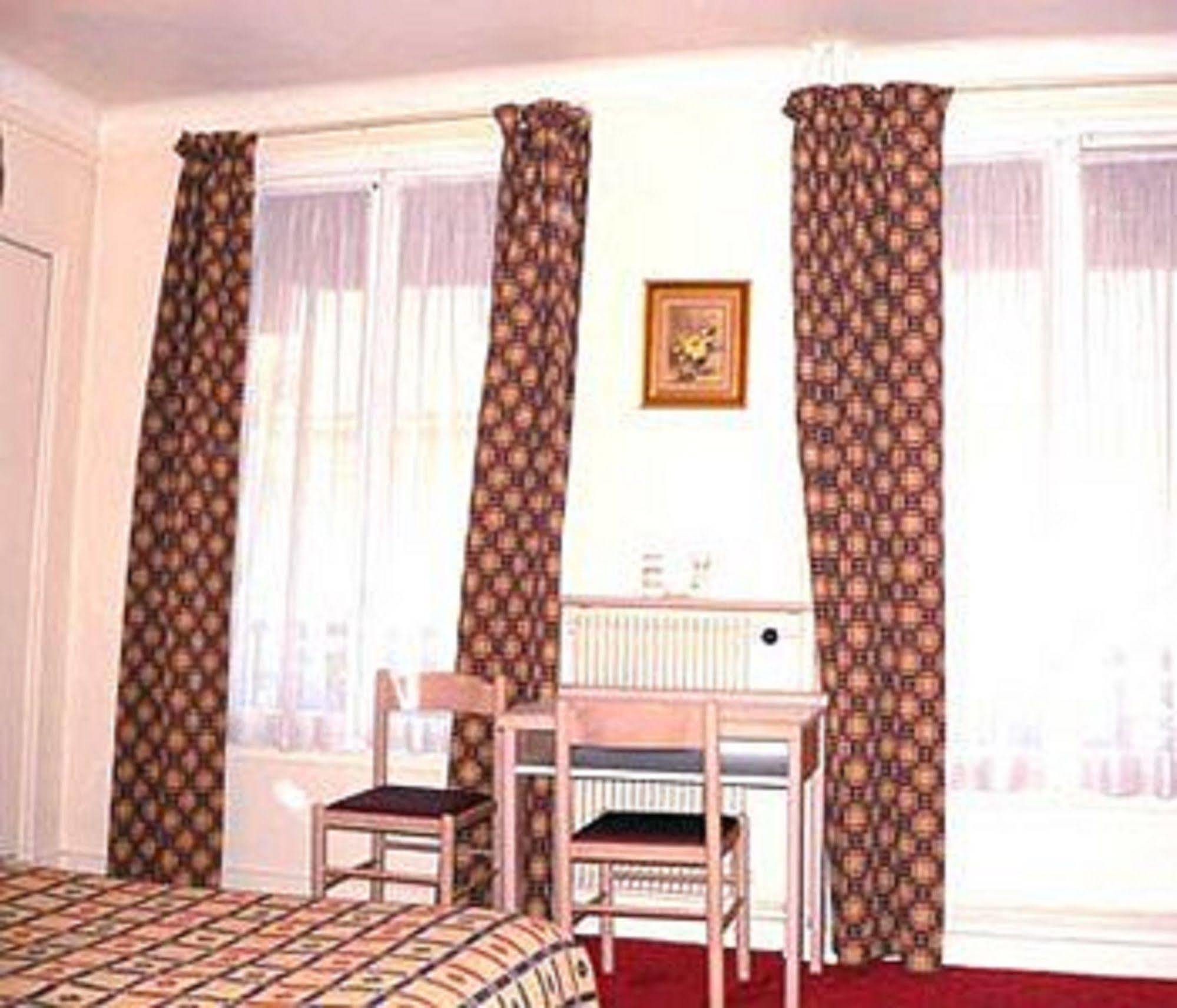 Hotel Fiat Paris Bagian luar foto