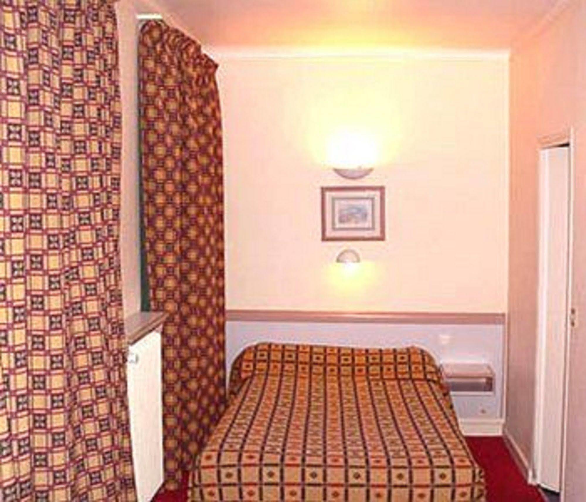Hotel Fiat Paris Bagian luar foto