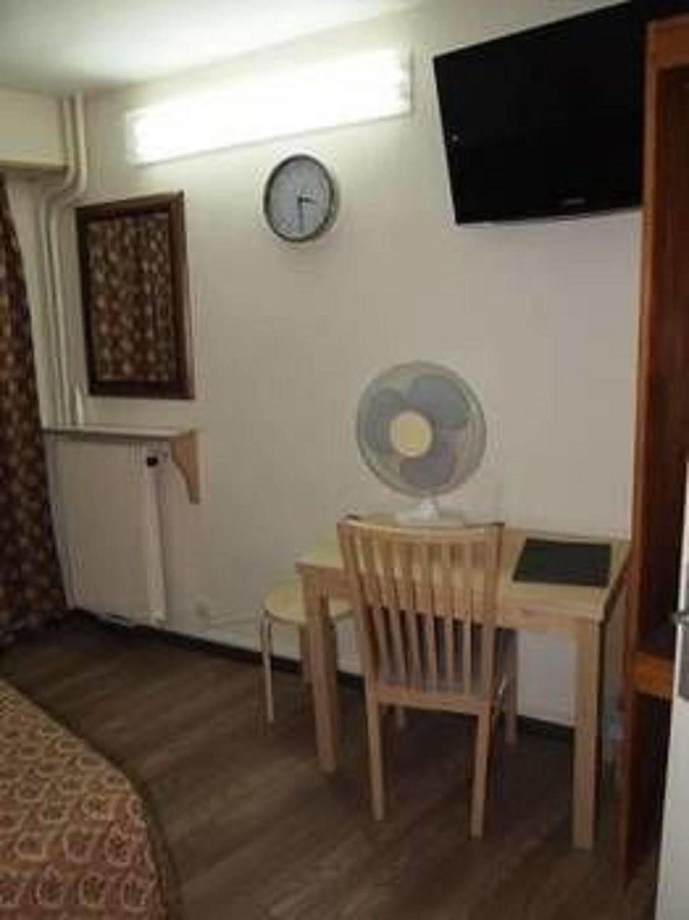 Hotel Fiat Paris Bagian luar foto
