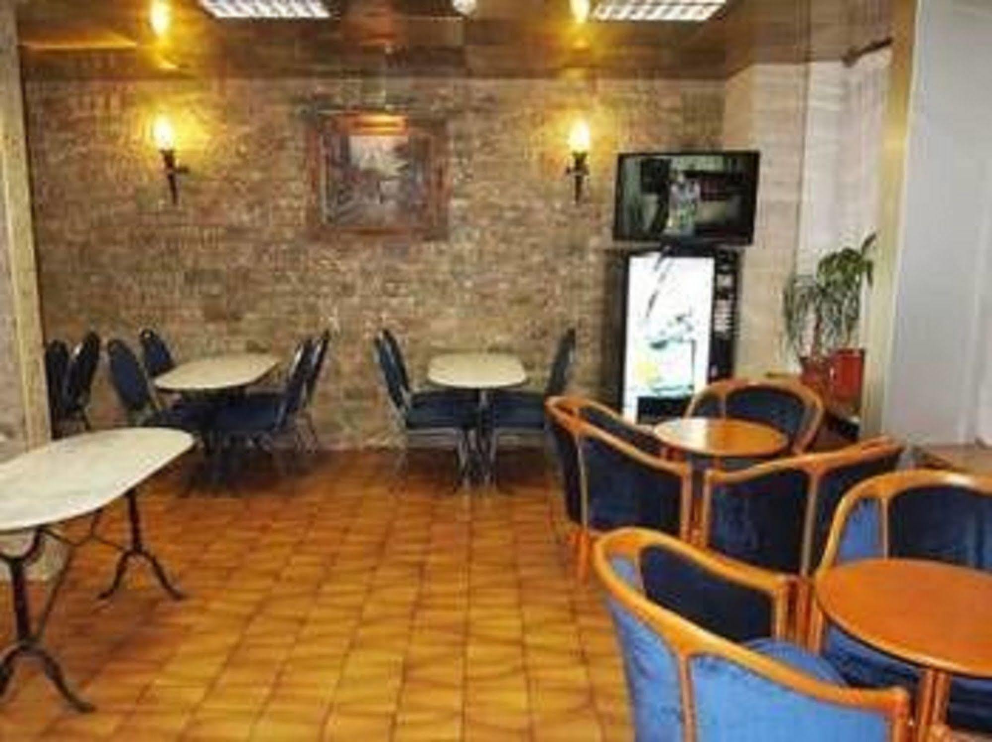 Hotel Fiat Paris Bagian luar foto